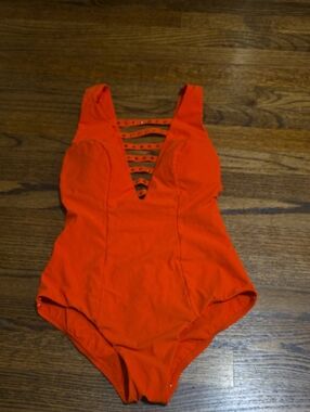 Amoressa by Miraclesuit Romancing The Stone Lupita Plunge Swimsuit Size 6